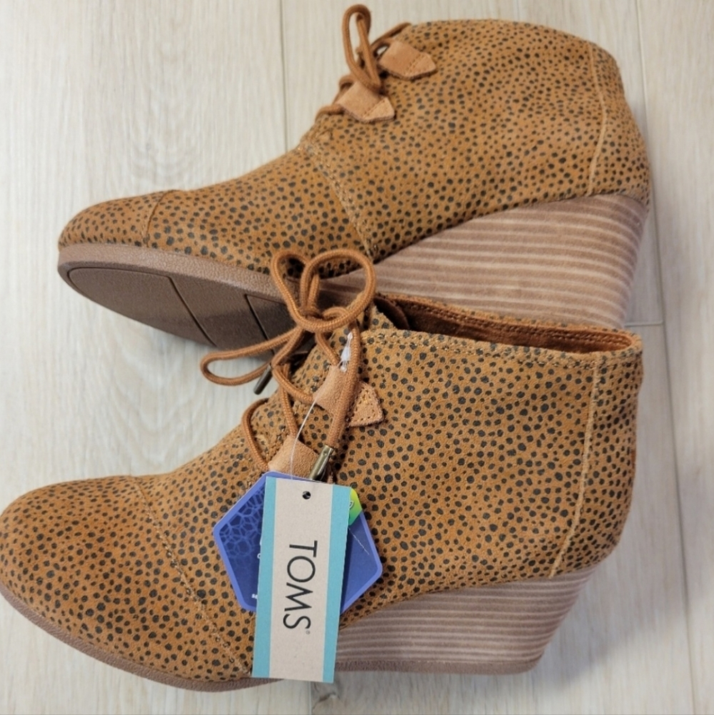 TOMS Women's Kayla Desert Wedges Tan Ankle Boots Ortholite Design New With Tags